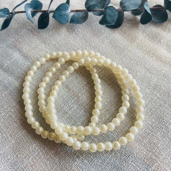 Set of three pearl bracelets - Picture 2 of 4